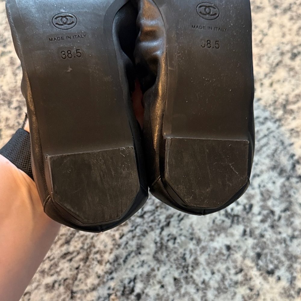 CHANEL Black Cap-Toe Ballet Flats with Gold CC - Picture 7 of 7